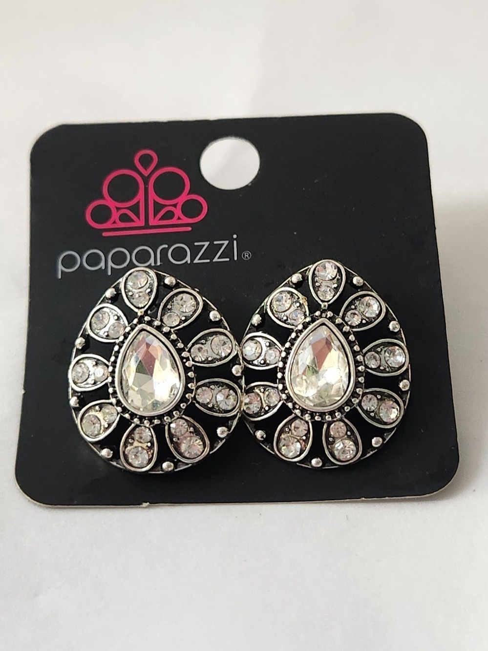 Paparazzi Treasure Retreat White Earrings